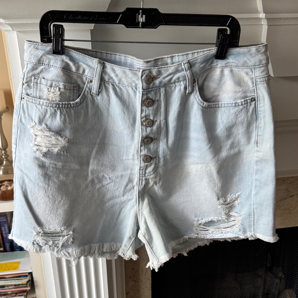 Casual Light Blue Button-Up Jean Shorts